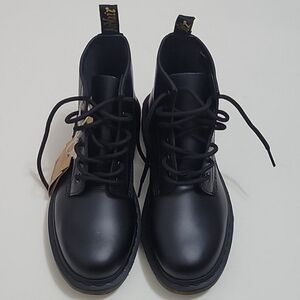 Dr. Martens 191 Black Stitch Smoith Leatger Boots